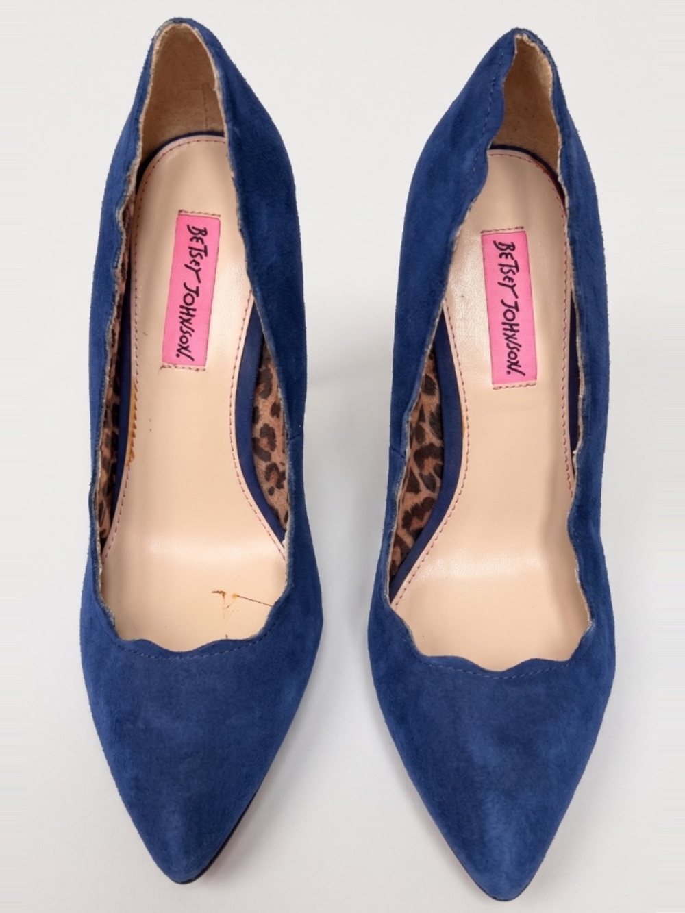 Betsey Johnson Aavery Suede Pumps Blue Scalloped Pointed Toe Gold Heart Heels 8